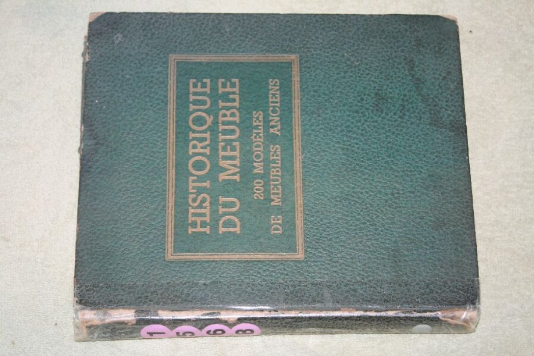 Janneau Guillaume. Historique du Meuble. Selection de 200 modeles de Meubles Anciens, Francais et Etrangers et tours gentres et tours styles. // История мебели. 200 образцов антикварной, французской и зарубежной мебели.
