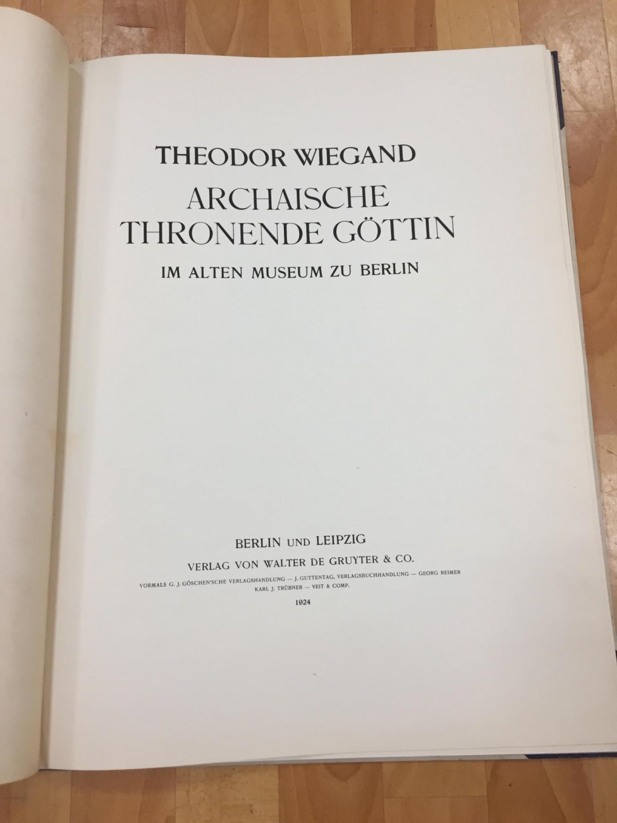 Wiegand Theodor. Виганд Теодор. `Античная богиня на престоле` из музея древностей в Берлине. Archaische Thronende Gottin im alten Museum zu Berlin.