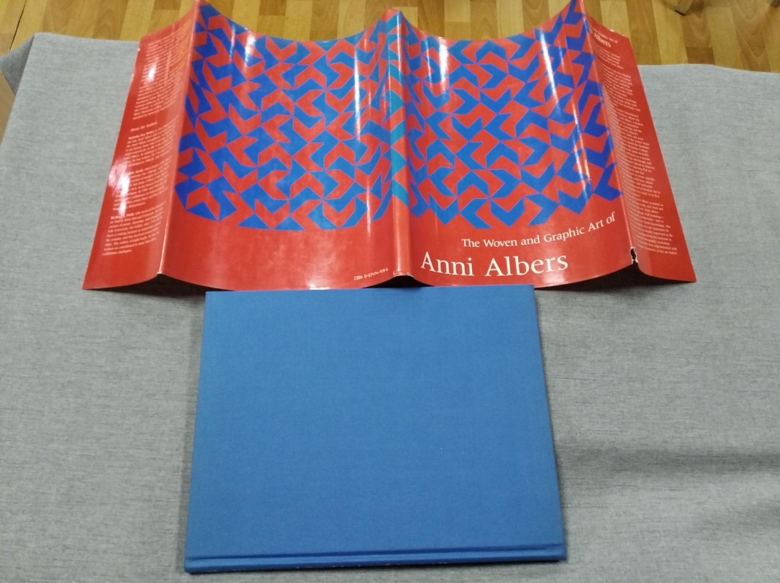 The Woven and Graphic Art of Anni Albers (Тканое и графическое искусство Анни Альбертс).