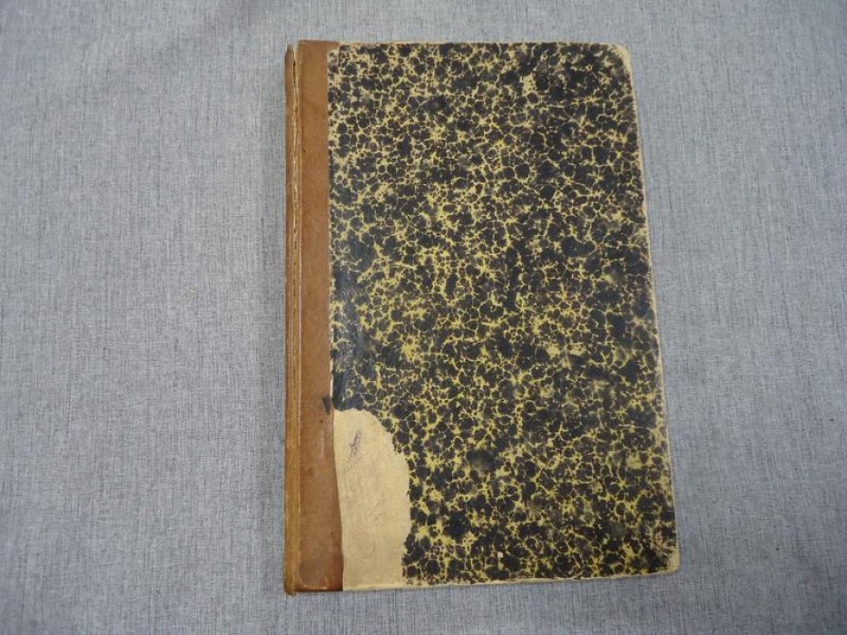 Альмединген Александр. Учебник товароведения, с приложением словаря наименований некоторых товаров на русском, немецком, французском и английском языках, а также схем нескольких производств.