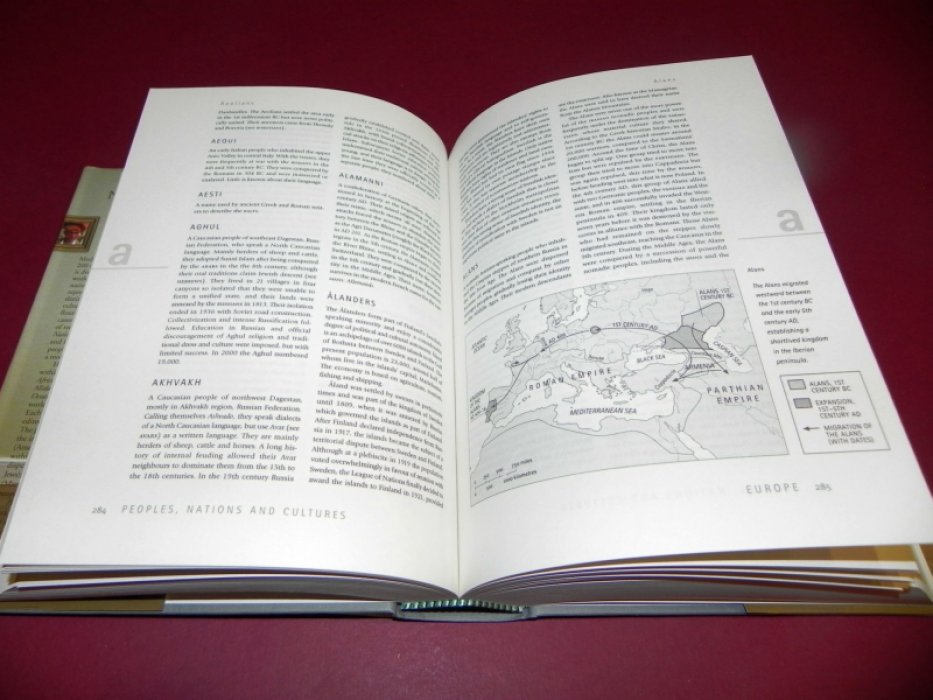 Peoples, nations and cultures : an A-Z of the peoples of the world, past and present / Народы, нации и культуры: от А до Я о народах мира, прошлом и настоящем.