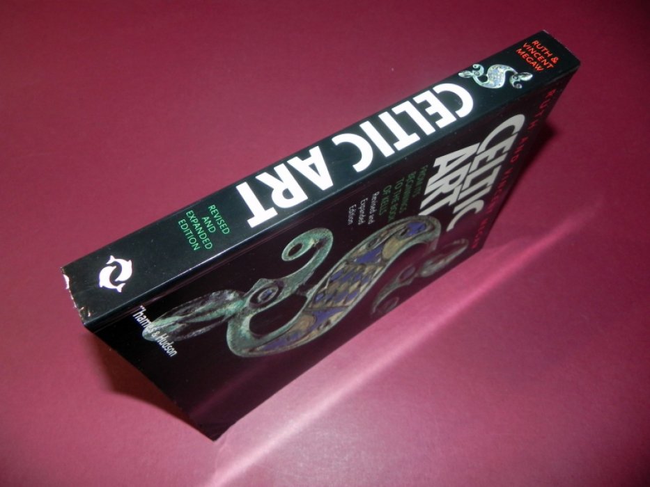 Ruth Megaw, Vincent Megaw. Celtic Art: From Its Beginnings to the Book of Kells / Кельтское искусство: от начала до Келлской книги.