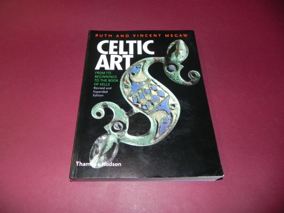 Ruth Megaw, Vincent Megaw. Celtic Art: From Its Beginnings to the Book of Kells / Кельтское искусство: от начала до Келлской книги.