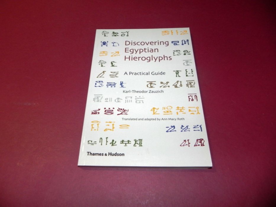 Karl-Theodor Zauzich, Ann Macy Roth. Discovering Egyptian Hieroglyphs: A Practical Guide / Открытие египетских иероглифов: практическое руководство.