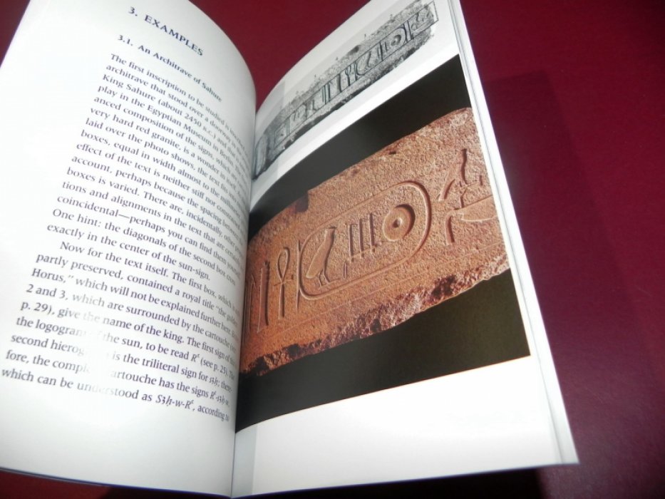 Karl-Theodor Zauzich, Ann Macy Roth. Discovering Egyptian Hieroglyphs: A Practical Guide / Открытие египетских иероглифов: практическое руководство.