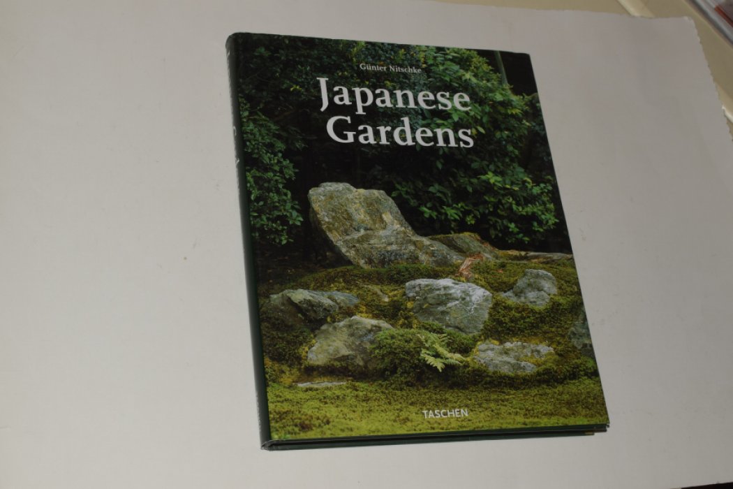 Nitschke G. Japanese Gardens. Right Angle and Natural Form. / Японские сады. Прямые углы и естественные формы.
