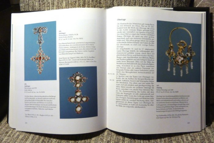Hanns-Ulrich Haedeke. Schmuck aus Drei Jahrtausenden./ Ювелирные изделия за три тысячелетия.