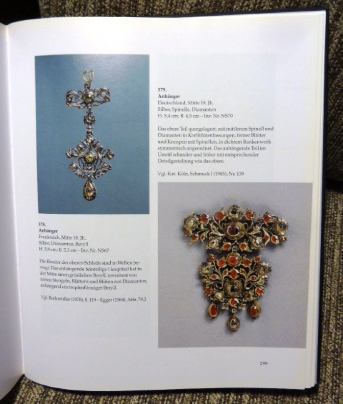 Hanns-Ulrich Haedeke. Schmuck aus Drei Jahrtausenden./ Ювелирные изделия за три тысячелетия.