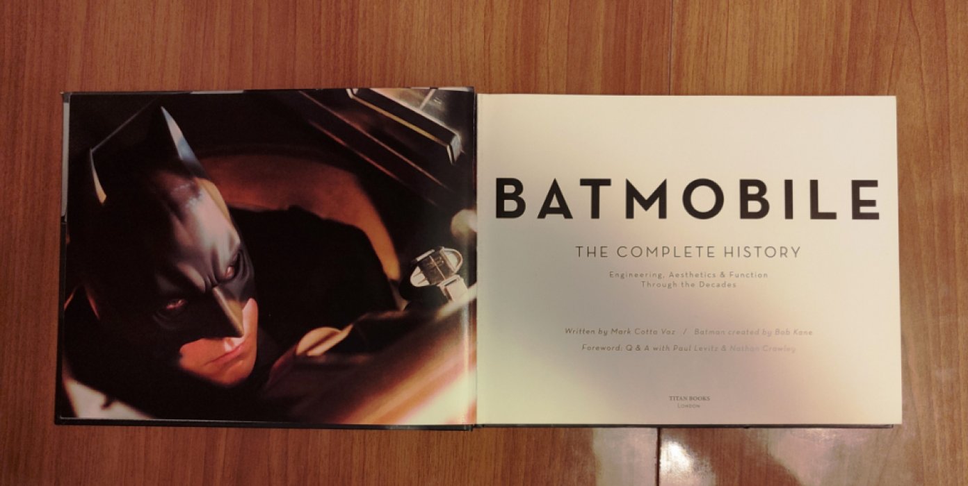 Mark Cotta Vaz. Batmobile: The Complete History: The complete history : engineering, aesthetics and function through the decades / Бэтмобиль: Полная история: Инженерия, эстетика и функции на протяжении десятилетий.
