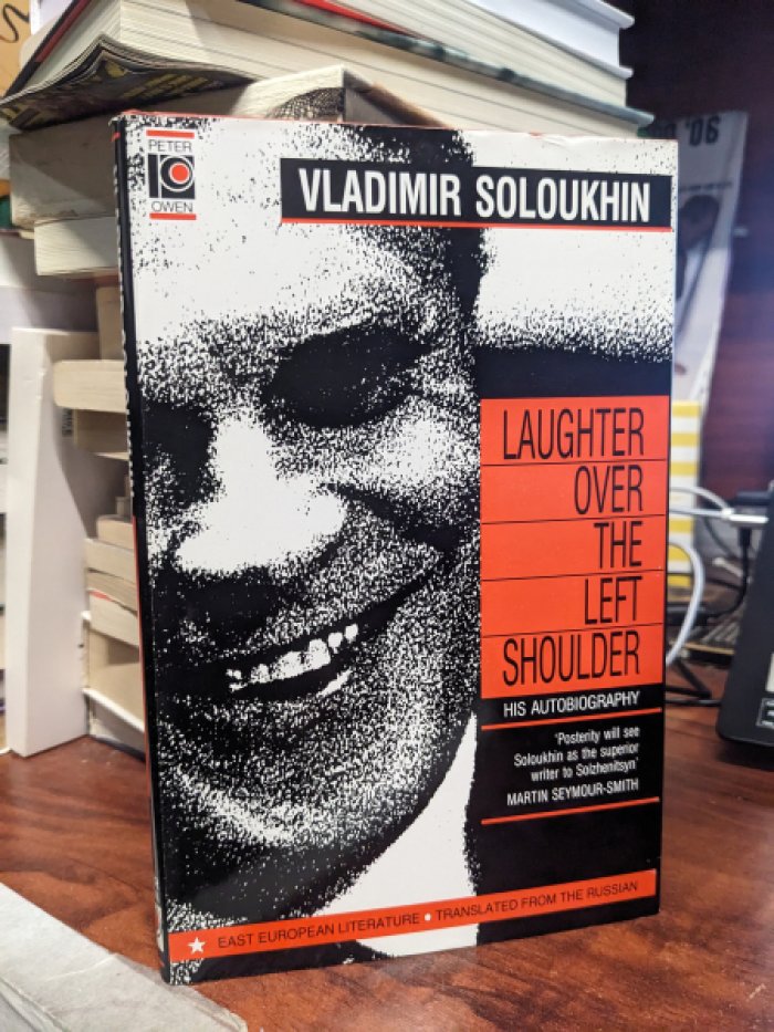 Laughter Over the Left Shoulder / Смех за левым плечом.