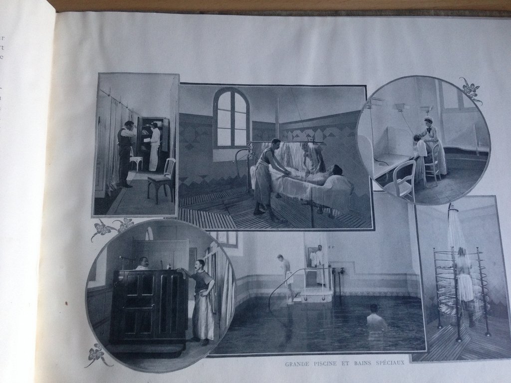 Letablissement thermal de Vichy. Est ouvert du 15 mai au 30 septembre.