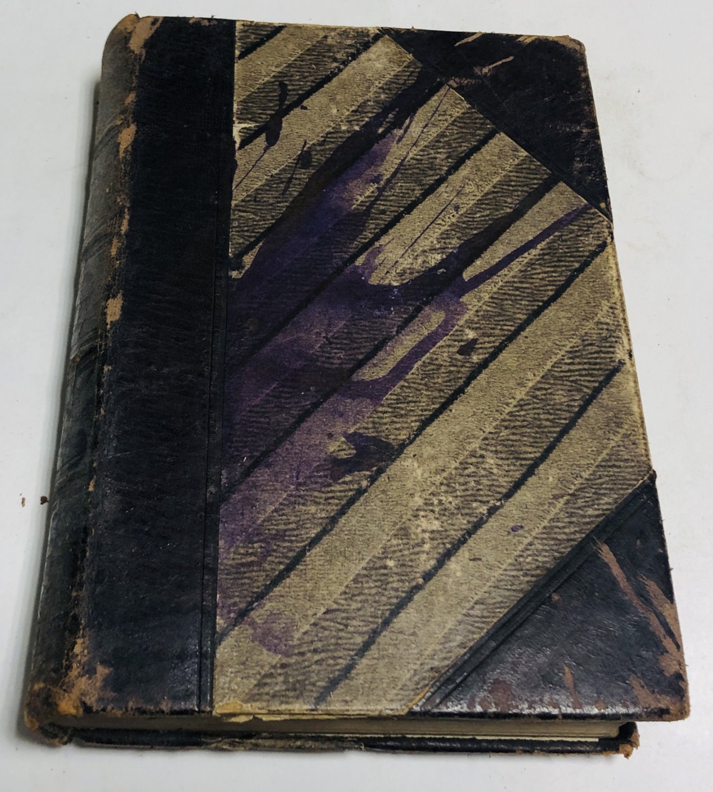 Сборник товарищества `Знание` за 1907 год. Книга 15, книга 17. В одном переплете.