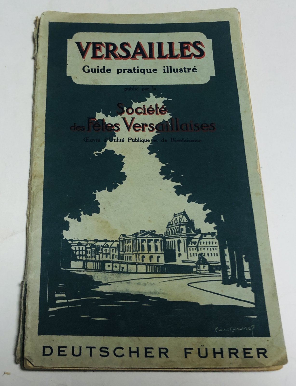 Guide pratique illustre de Versailles. La Societe des fetes Versaillaises