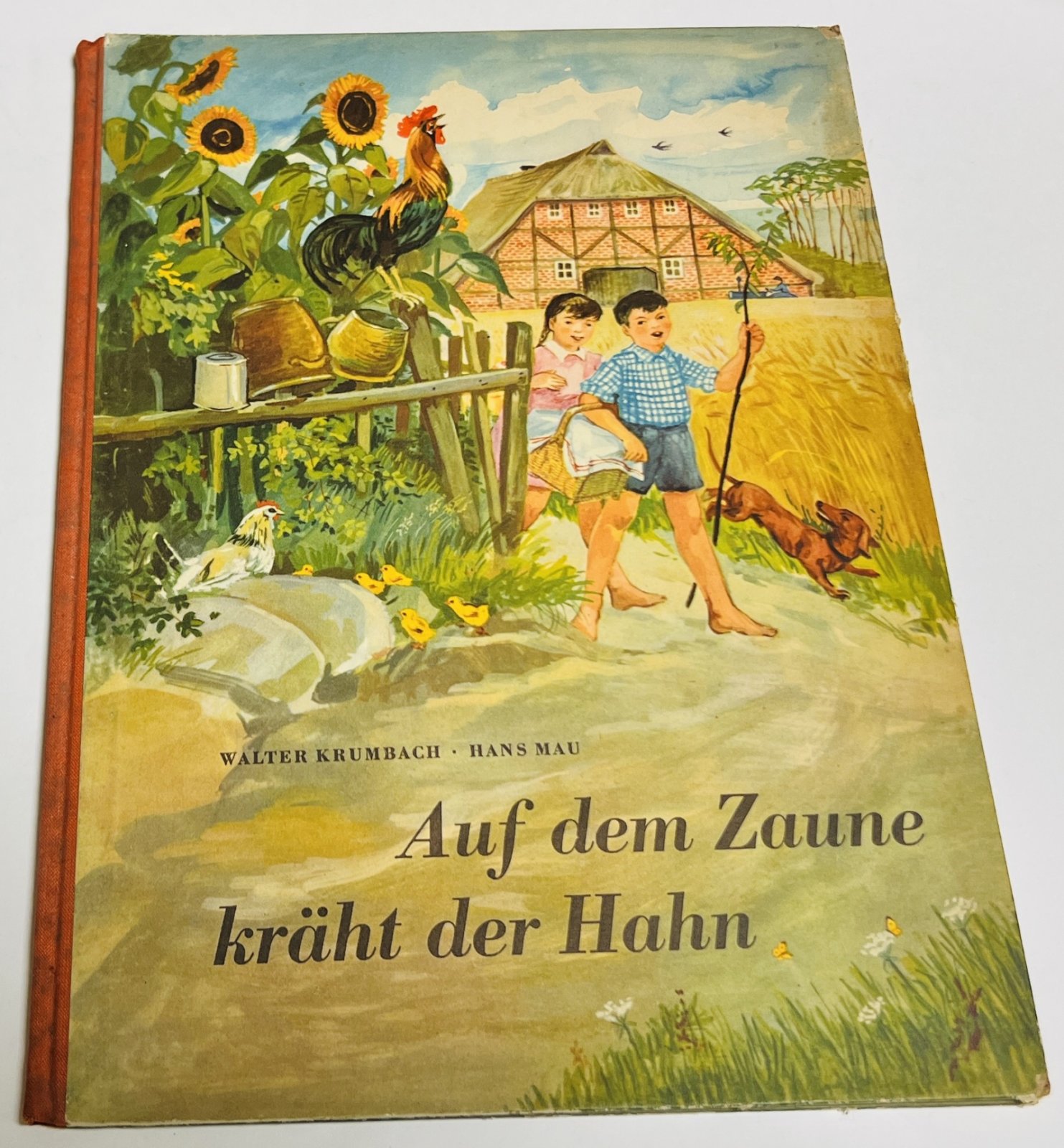 Krumbach, Walter. Mau, Hans Auf dem Zaune krht der Hahn. Verse v. Walter Krumbach. / Петух кукарекает на заборе.
