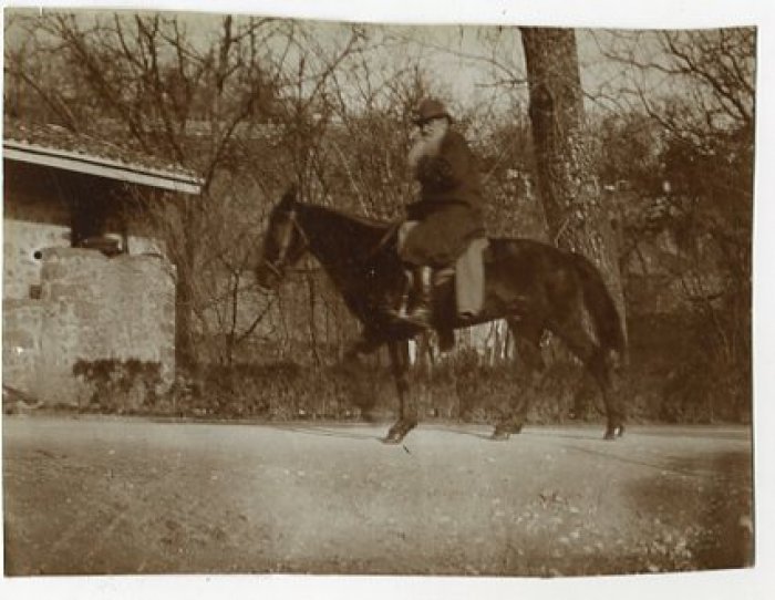 Фотография «Лев Толстой на коне в Крекшино» (1901) — подлинный исторический снимок