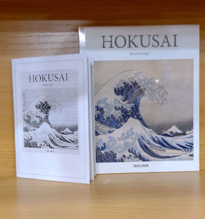 Rhiannon Paget. Hokusai. ХОКУСАЙ (на английском языке) + брошюра с переводом на русский язык. Тискусство.