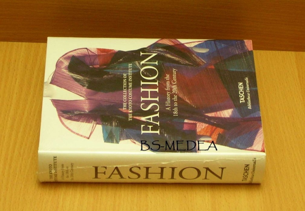 Fukai Akiko. Fashion. A History from the 18th to the 20th Century. МОДА. История моды с 18 по 20 век. Коллекция Института костюма Киото (на английском языке) Тмода.