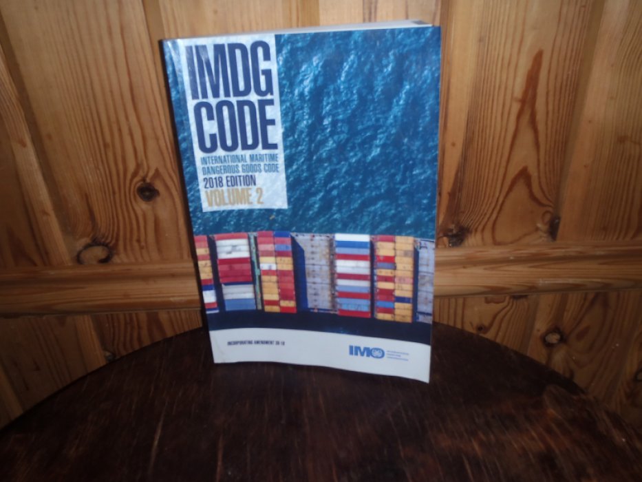 IMDG CODE. International maritime dangerous goods code. Том 2. (КОД ИМДГ.Международный кодекс морской перевозки опасных грузов)
