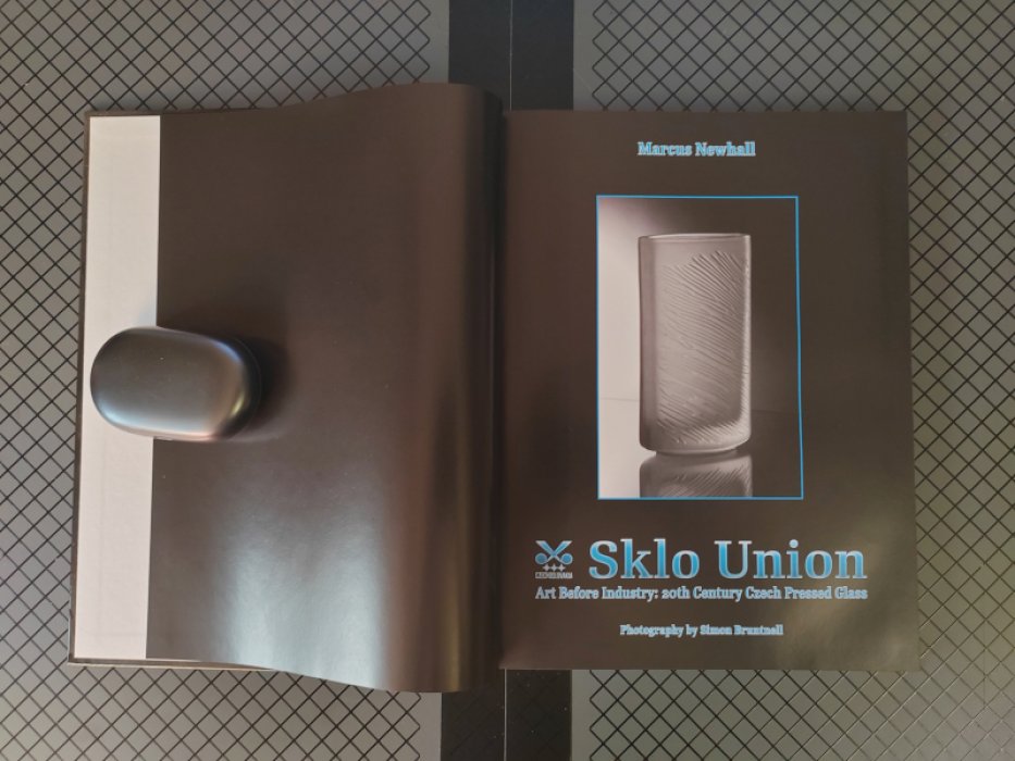 Marcus Newhall. Sklo Union. Art befщre industry: 20th Century Czech Pressed Glass + CD.