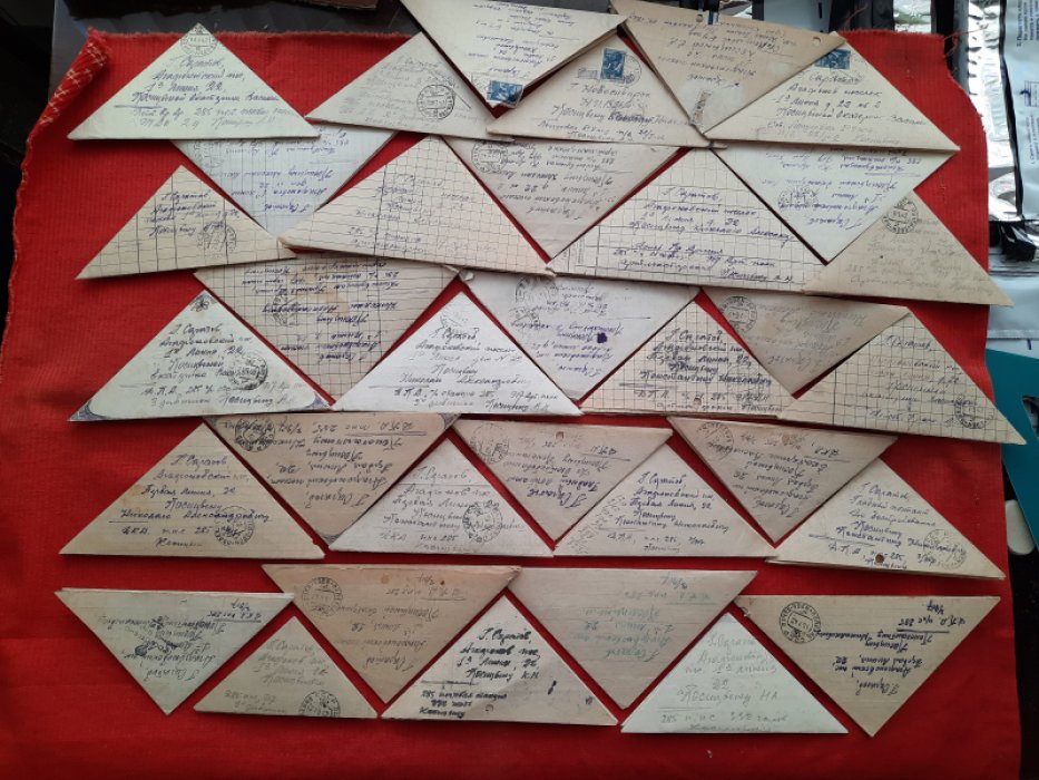 Письма-треугольники от арттехника 917-го артполка родным в Саратов. Осень 41-го-осень 42-го. Всего 34 письма. Жесть.