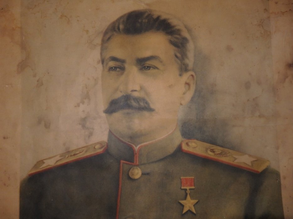 Верховный главнокомандующий Маршал СССР И. В. Сталин.