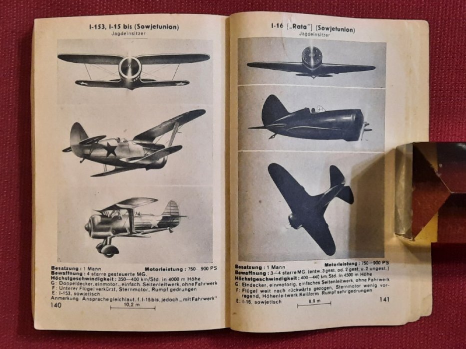 Deutsche, italienische, britisch-amerikanische und sowjatische Kriegsflugzeuge. Ansprache, Erkennen, Bewaffnung. Stand Sommer 1942 (немецкие, итальянские, американо-британские и советские боевые самолеты. Назначение, распознавание, вооружение и т.п. Состо