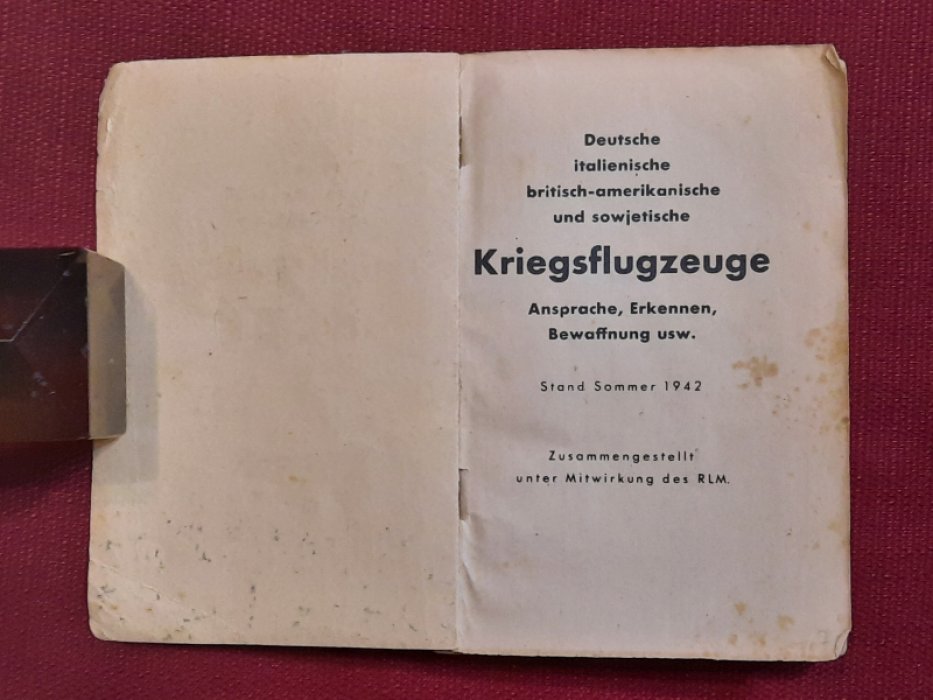 Deutsche, italienische, britisch-amerikanische und sowjatische Kriegsflugzeuge. Ansprache, Erkennen, Bewaffnung. Stand Sommer 1942 (немецкие, итальянские, американо-британские и советские боевые самолеты. Назначение, распознавание, вооружение и т.п. Состо