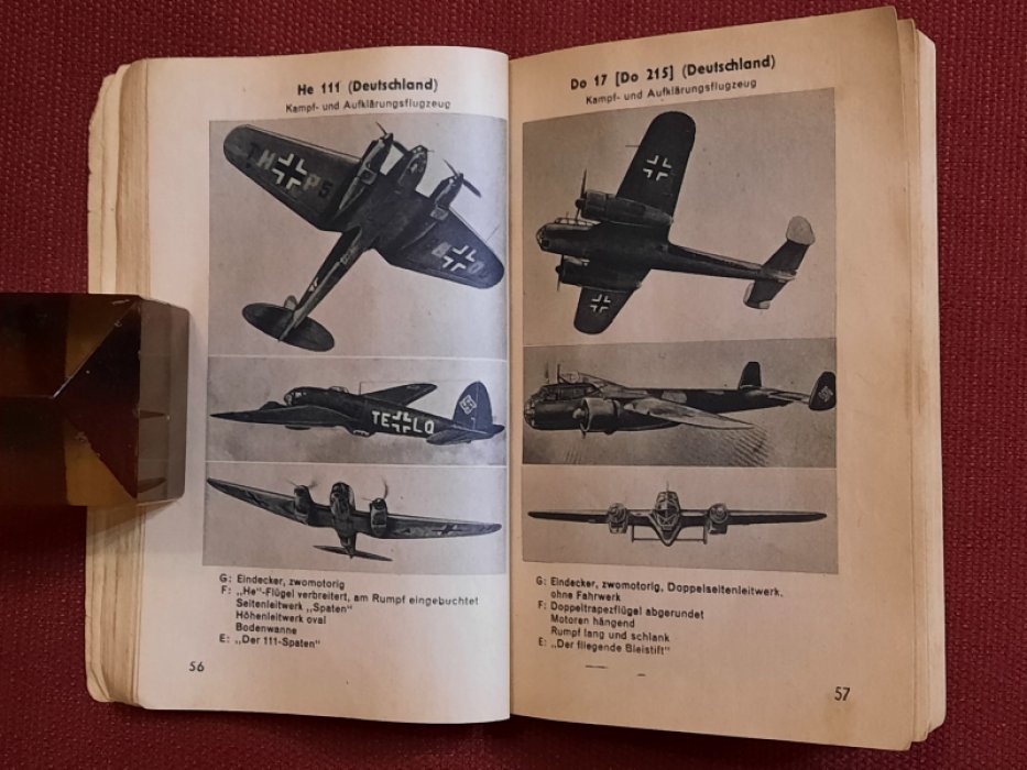 Deutsche, italienische, britisch-amerikanische und sowjatische Kriegsflugzeuge. Ansprache, Erkennen, Bewaffnung. Stand Sommer 1942 (немецкие, итальянские, американо-британские и советские боевые самолеты. Назначение, распознавание, вооружение и т.п. Состо