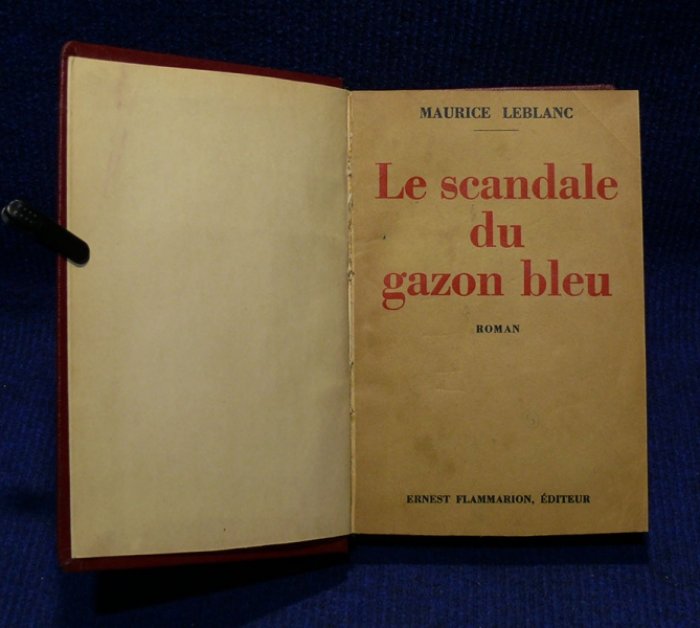 Leblanc Maurice. Le scandale du gazon bleu. (Скандал с голубым газоном).