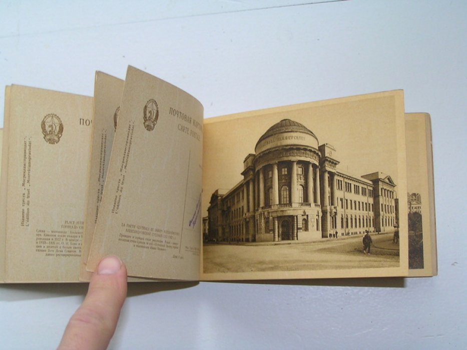 Москва. Книжечка из 8 открыток в издательской обложке.