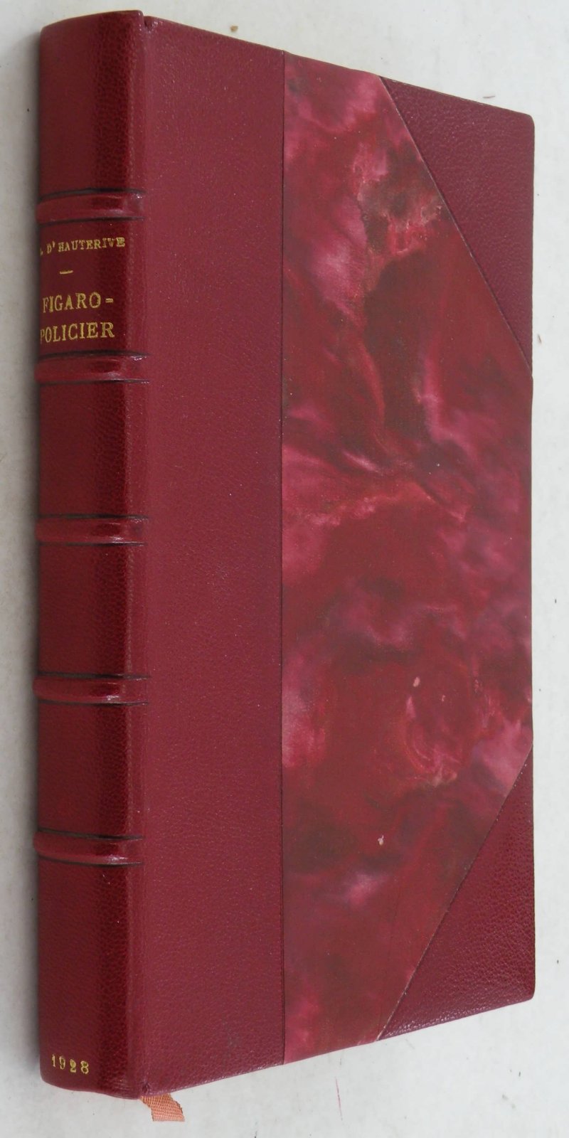Ernest dHauterive {Эрнест дОтерив). Figaro–Policier. Un Agent Secret sous la terreur.( Фигаро – полицейский. Секретный агент под угрозой террора.)на франц.яз.