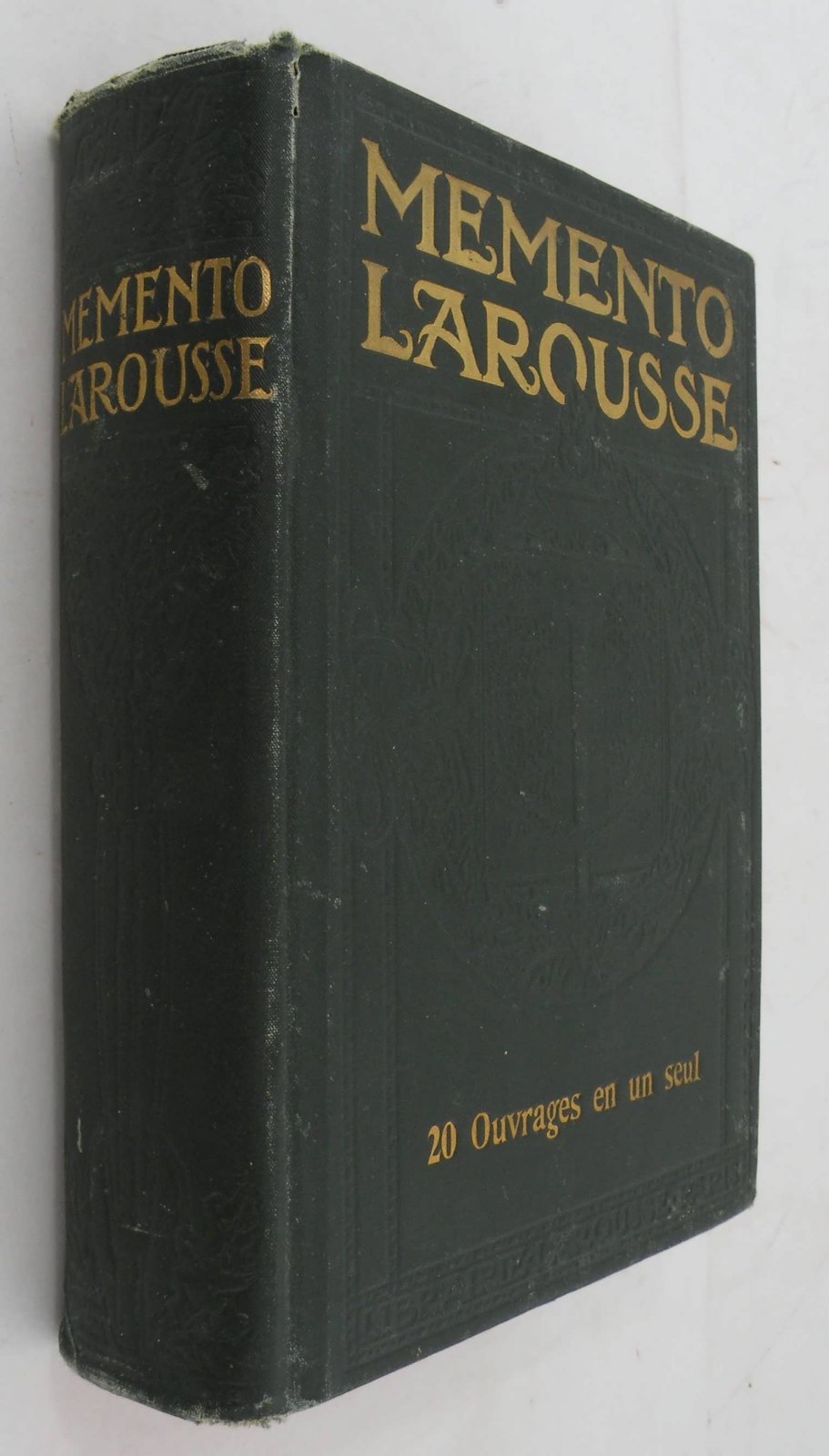 Memento Larousse : encyclopedique & illustre.