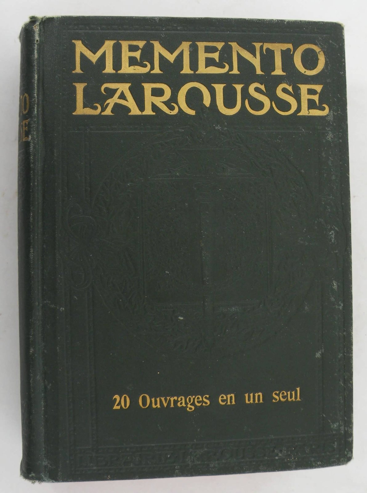 Memento Larousse : encyclopedique & illustre.