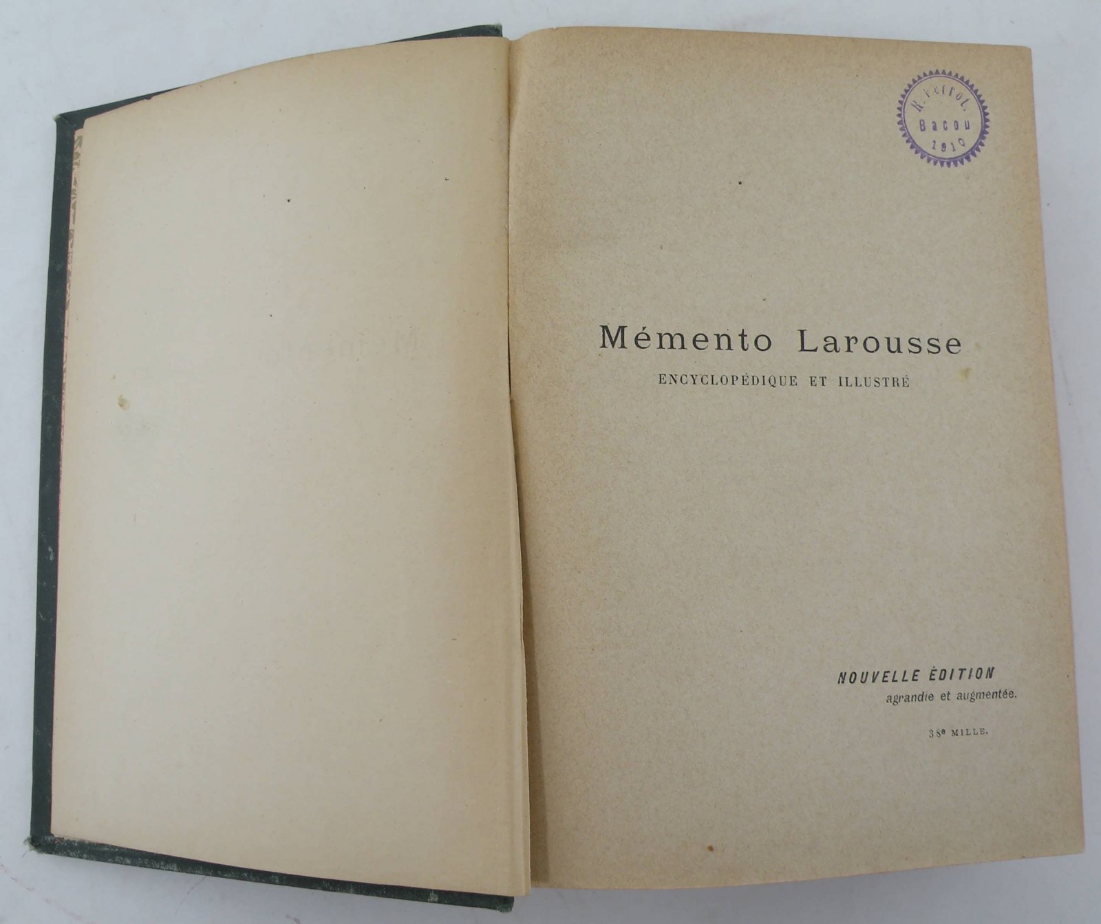 Memento Larousse : encyclopedique & illustre.