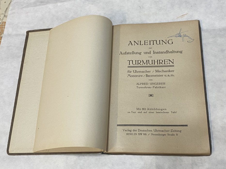 Ungerer Alfred (Унгерер Альфред). Инструкция по установке и обслуживанию башенных часов. Для часовщиков, механиков, слесарей, мастеров-строителей. На немецком языке.