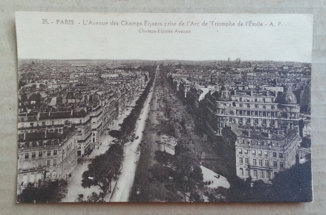 Paris - L`Avenue des Champs Elysees prise de l`Arc de Triomphe de l`Etoile - A.P. Открытка