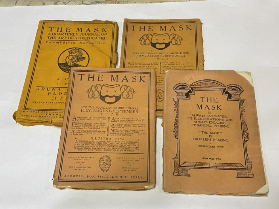 Маска. Квартальный журнал искусства театра. Т. 4, № 3, 4 (1912), Т. 4 №№1, 2 (1911), т. 7. № 1 (1914), т. 14, № 3 (1928), т. 12 № 3 (1927). На английском языке.
