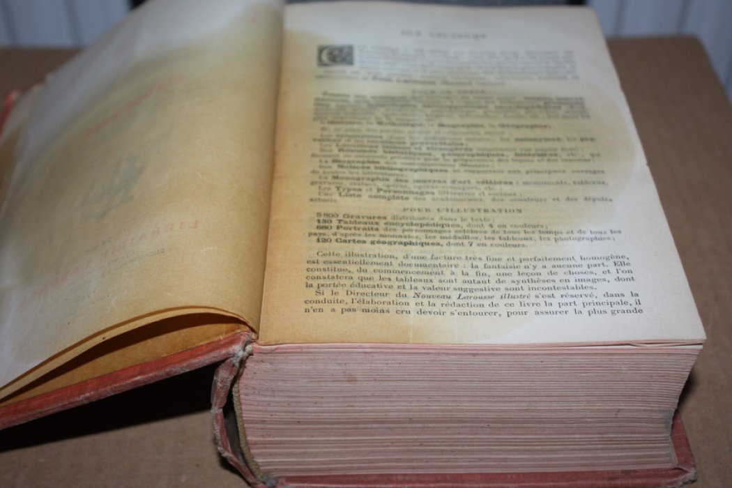 Aug?, Claude. Petit larousse illustre. Nouveau dictionnaire encyclop?dique.