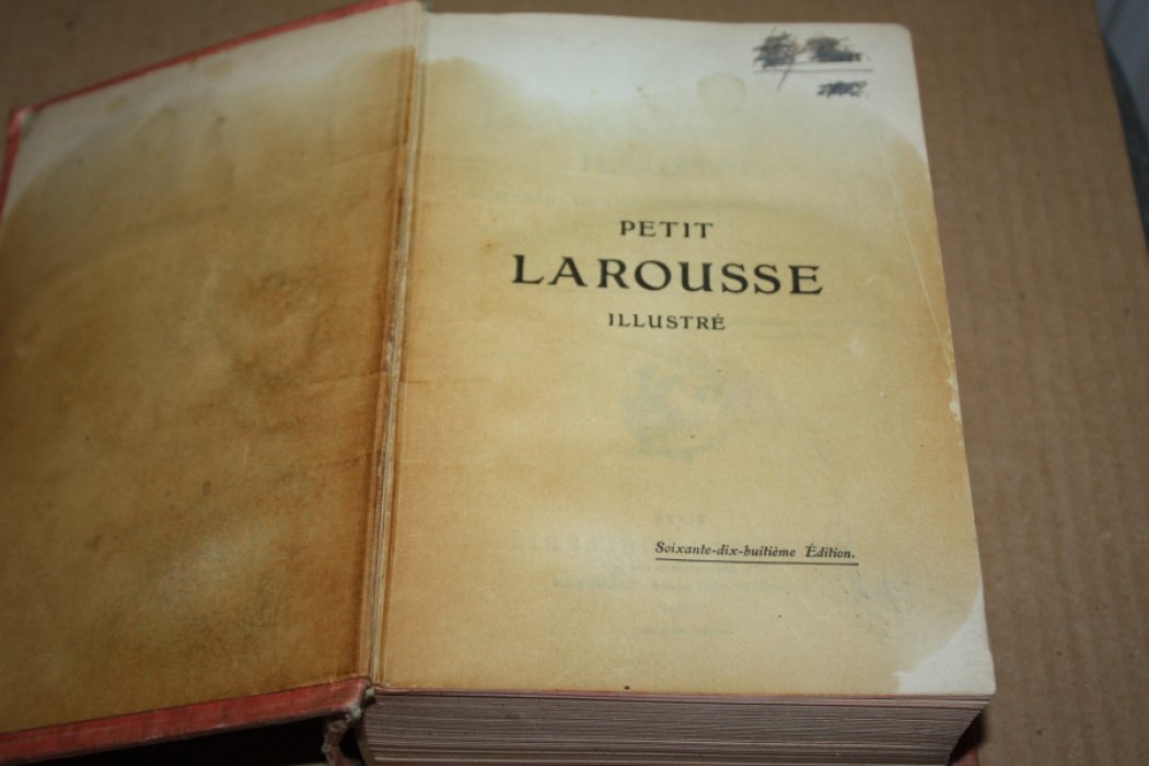 Aug?, Claude. Petit larousse illustre. Nouveau dictionnaire encyclop?dique.