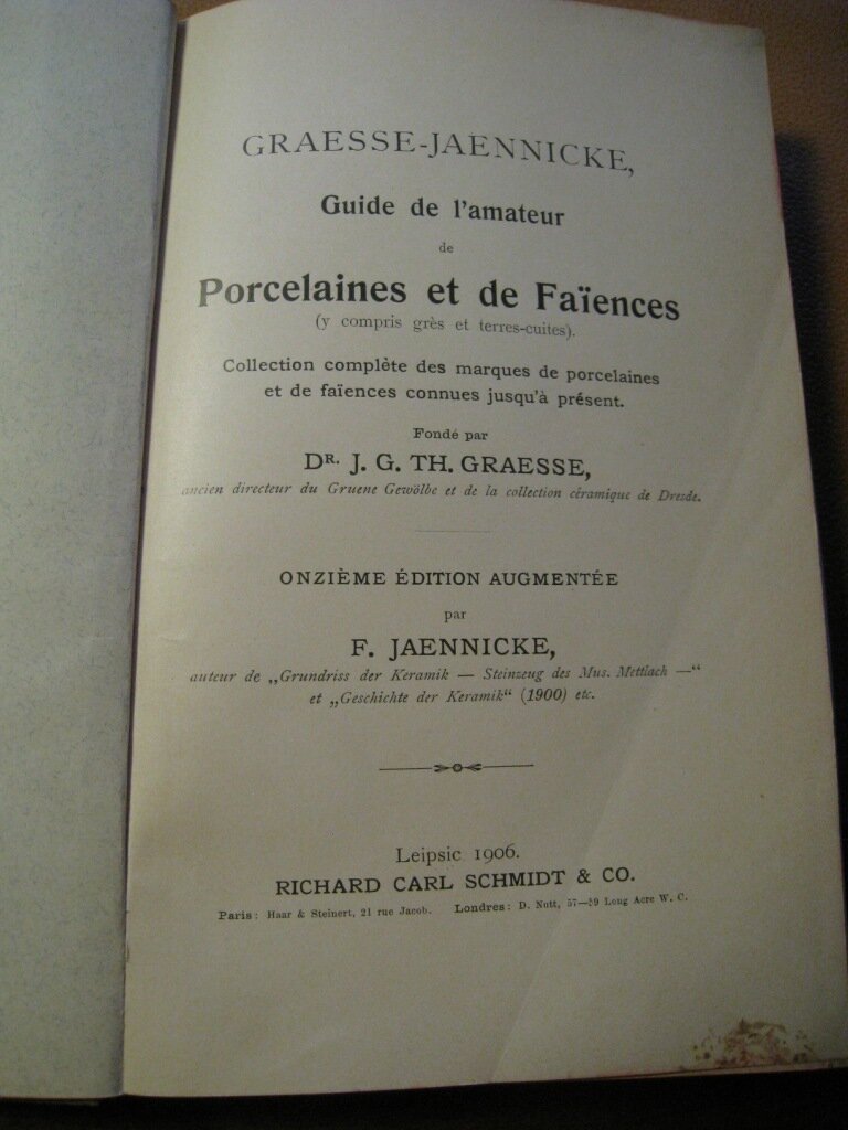 Graesse-Jaennicke, guide de lamateur de porcelaines et de fai?ences : (y compris gre?s et terres-cuites) : collection comple?te des marques de porcelaines et de fai?ences connues jusqua? pre?sent