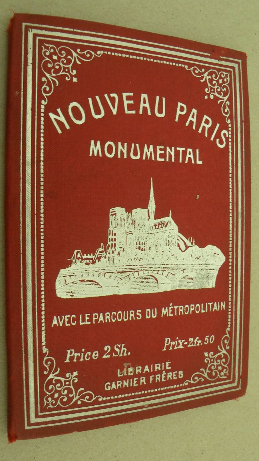 Nouveau Paris monumental: itine?raire pratique de le?tranger dans Paris. (Новый монументальный Париж: удобный маршрут из-за рубежа в Париж).