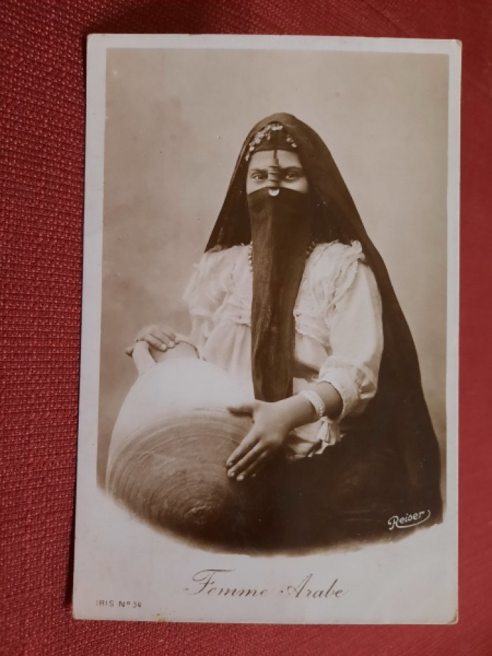 Открыка - Femme Arabe (Арабская женщина). Ч/б, чистая
