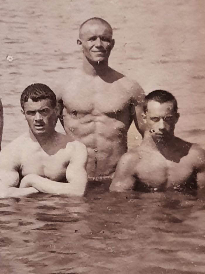 Купальщики на острове Заячий.