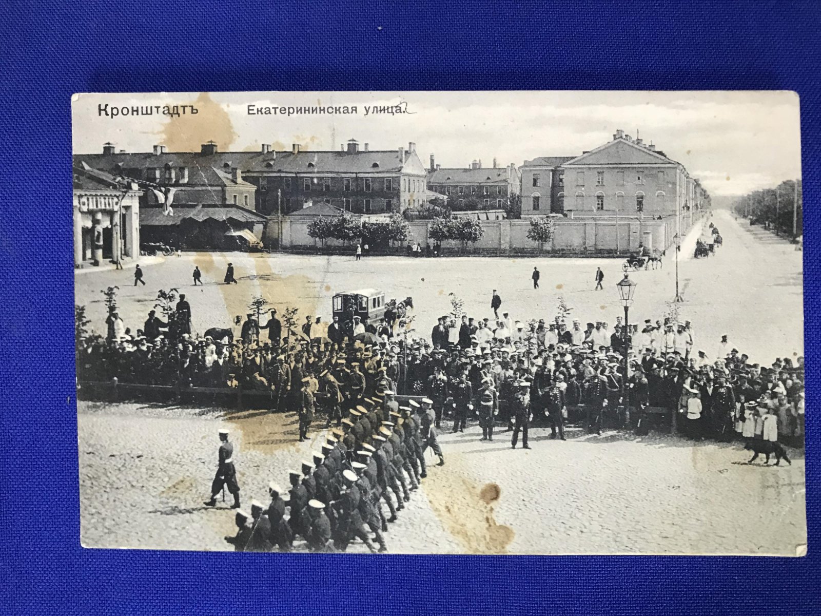 Кронштадт. Екатериниская улица. Парад.