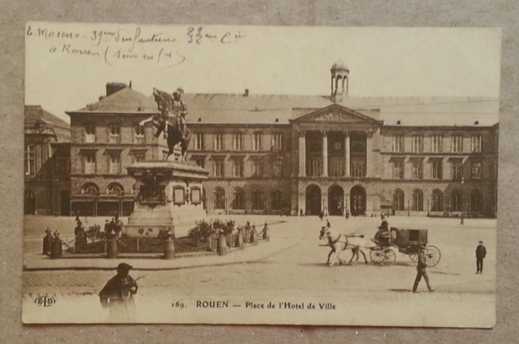 Rouen - Place de L`Hotel de Ville. Открытка