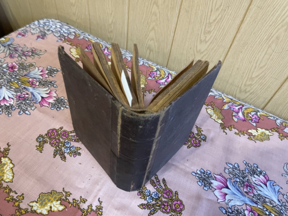Конволют. 1) На каждый день. Январь-июнь 1898 г. 2) Поселянин Е. Святыни земли русской. 3) Константинопольское монашество.