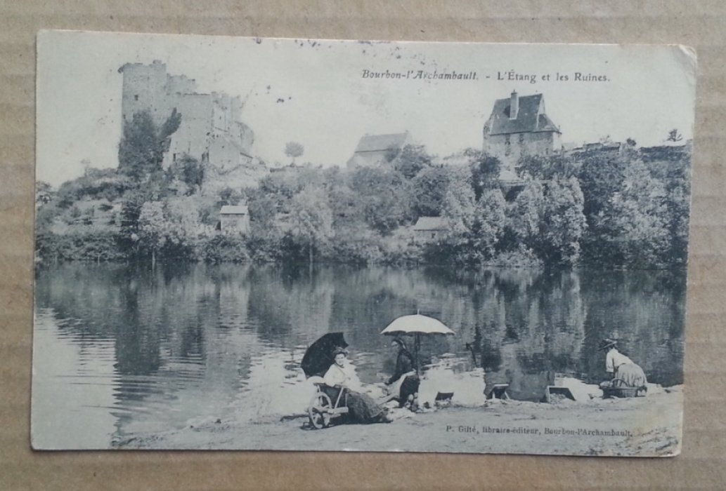Bourbon-l`Archambault - L`Etang et les Ruines. Открытка