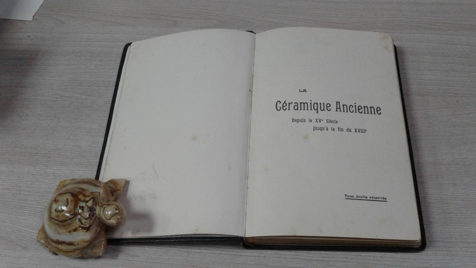 SAUVAGET Alban. LA CERAMIQUE ANCIENNE (Старая керамика. Фарфор и фаянс.)