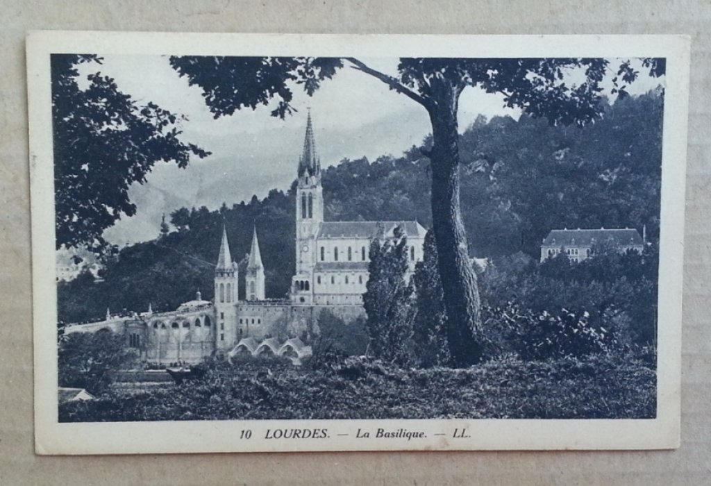 Lourdes - La Basilique. Открытка