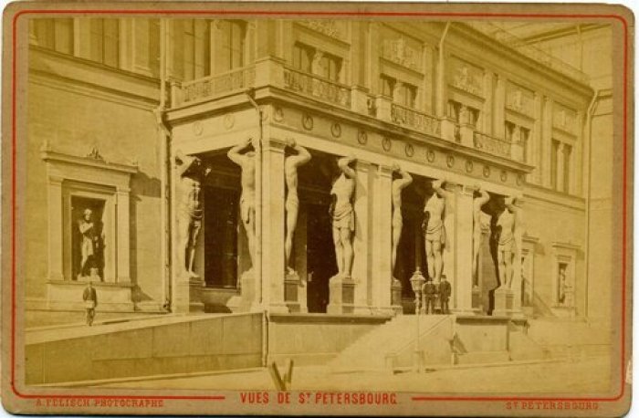 С-Петербург. Портик Малого Эрмитажа.